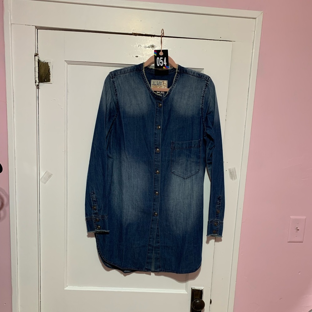 New with tags Sandrine Rose button up Jean shirt
Size medium